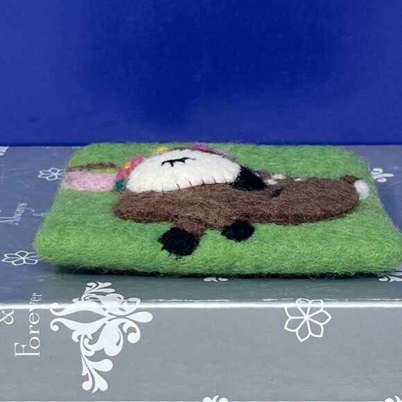 Wild Woolies Felted Wool Sleeping Fawn Leaf Zipper Pull Coin Purse - Picture 5 of 8